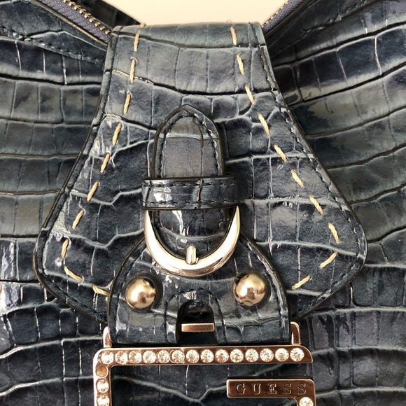 💙GUESS Bag 👜💙 - Picture 3 of 7